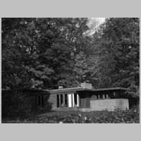 Baird House (1940), Amherst, Massachusetts, photo John H. Martin, Wikipedia.jpg